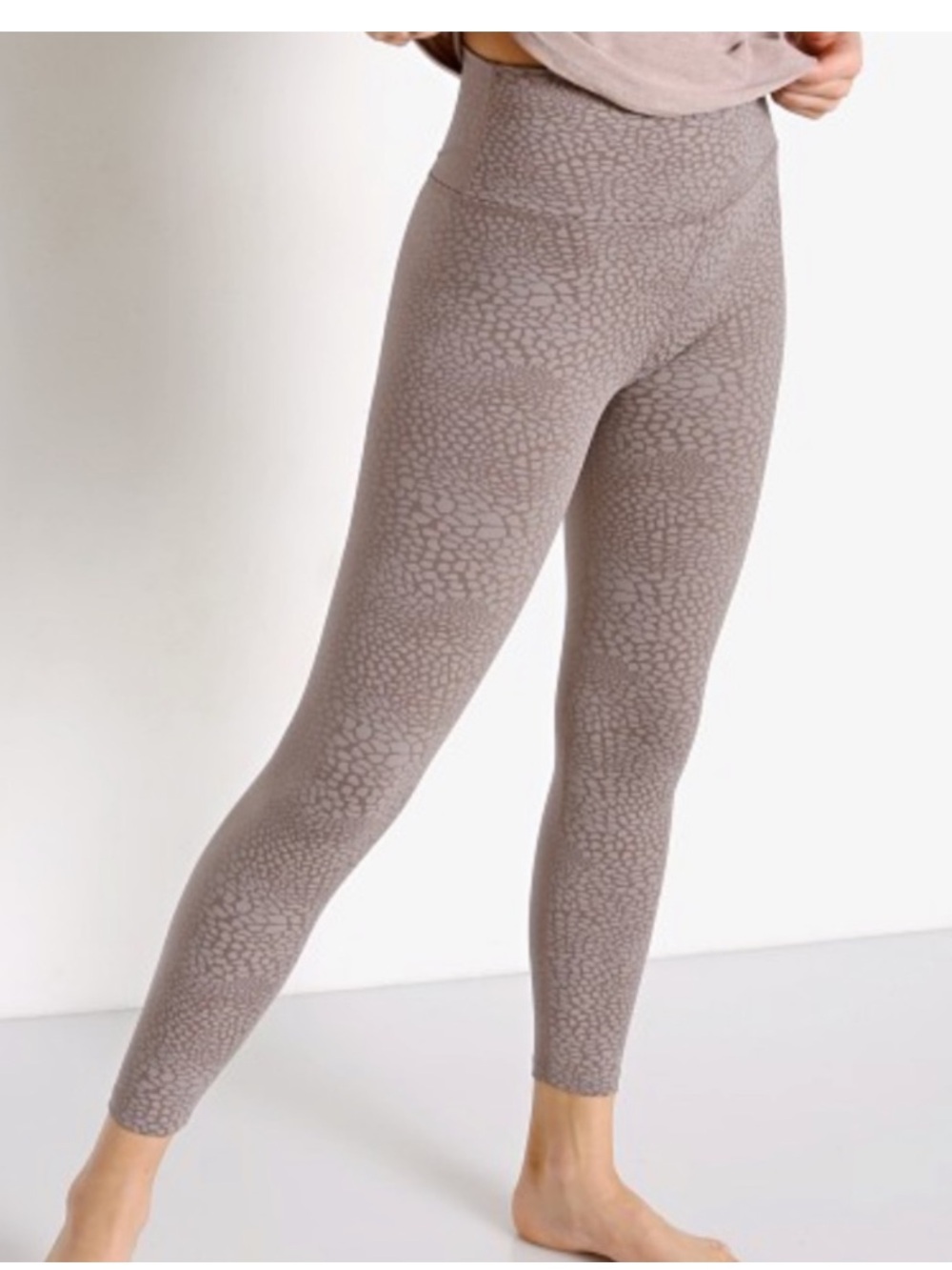 Beyond Yoga High Waisted Midi Leggings Textured Soft Cocoa size Small